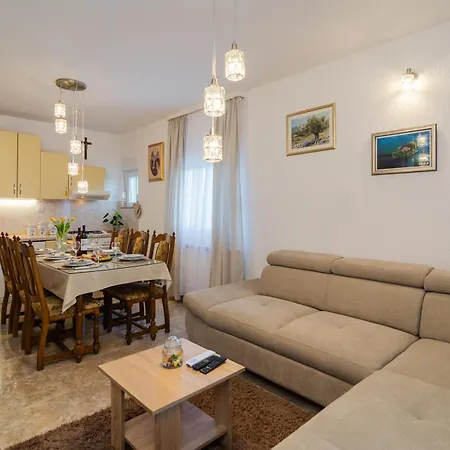 Three-bedroom In Villa Dabar