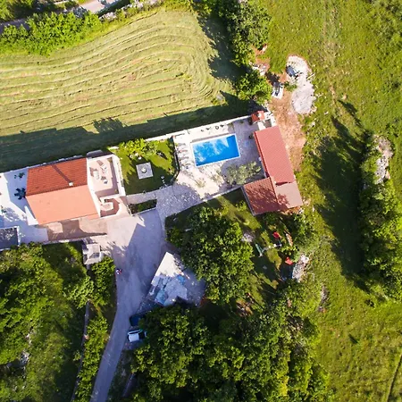 Three-bedroom In Dabar