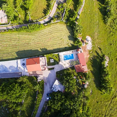 Villa Three-bedroom In Dabar