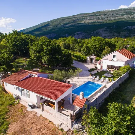 Three-bedroom In Dabar