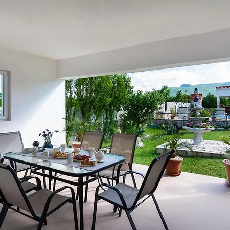 Villa Three-bedroom In