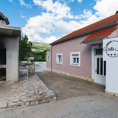 Three-bedroom In Villa *