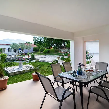 Three-bedroom In Villa