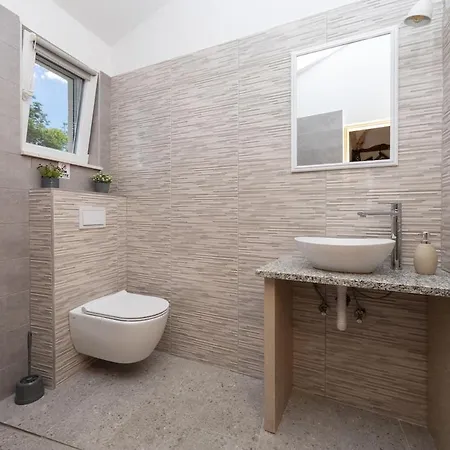 Three-bedroom In * Dabar