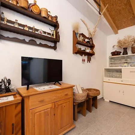 Three-bedroom In Vila Dabar