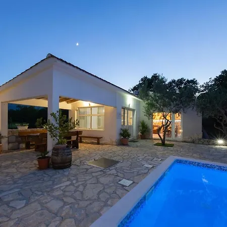 Three-bedroom In * Dabar