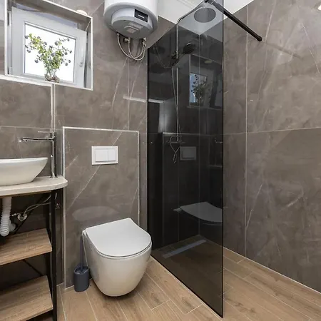 Three-bedroom In Dabar