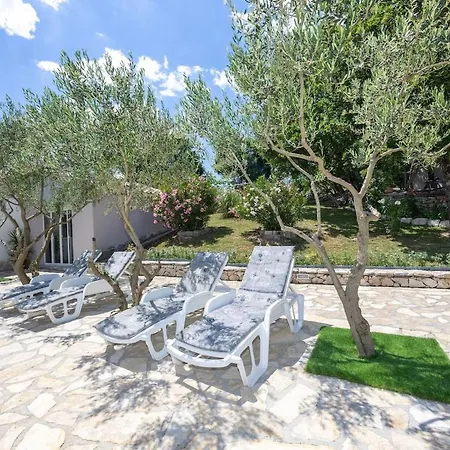 Three-bedroom In Dabar