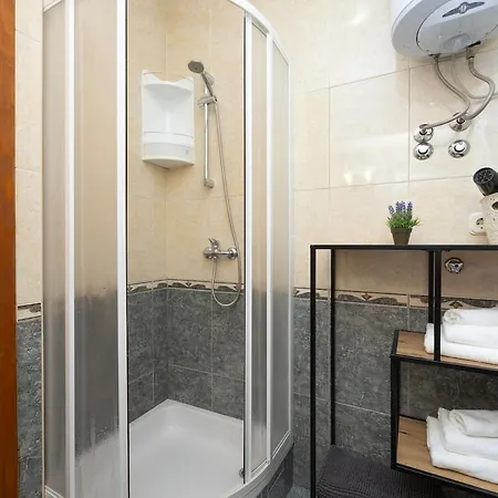 Vila Three-bedroom In Dabar