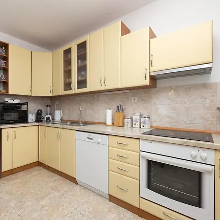 Three-bedroom In Dabar