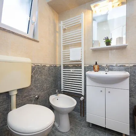 Vila Three-bedroom In Dabar