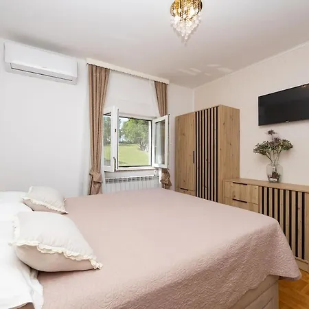 Three-bedroom In Dabar