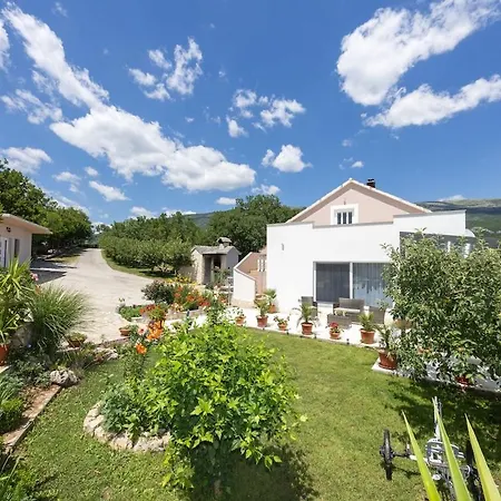 Three-bedroom In Vila *