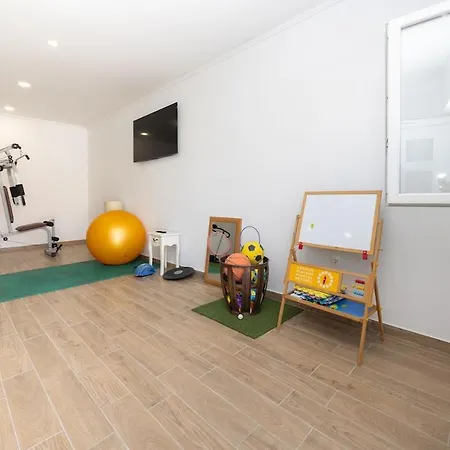 Three-bedroom In Vila Dabar