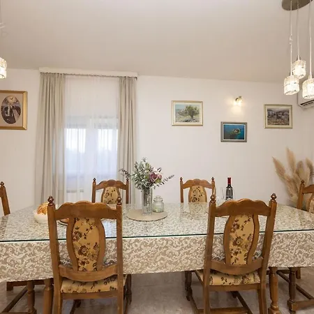 Three-bedroom In Vila