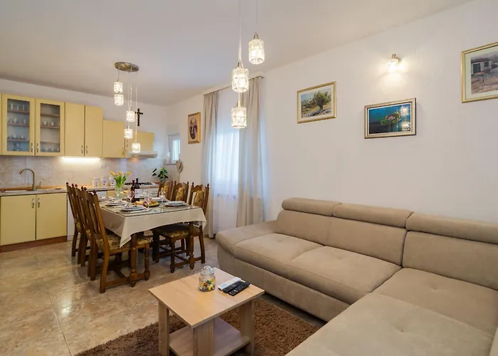 Three-bedroom In Villa Dabar