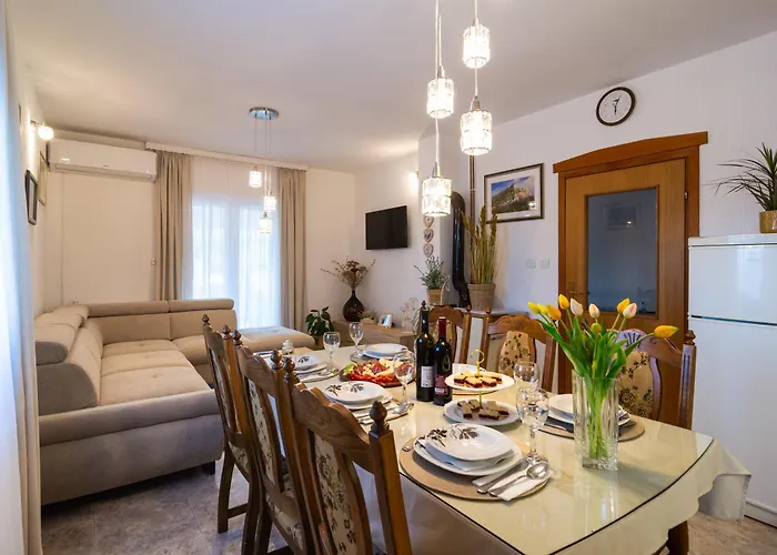 Three-bedroom In Dabar