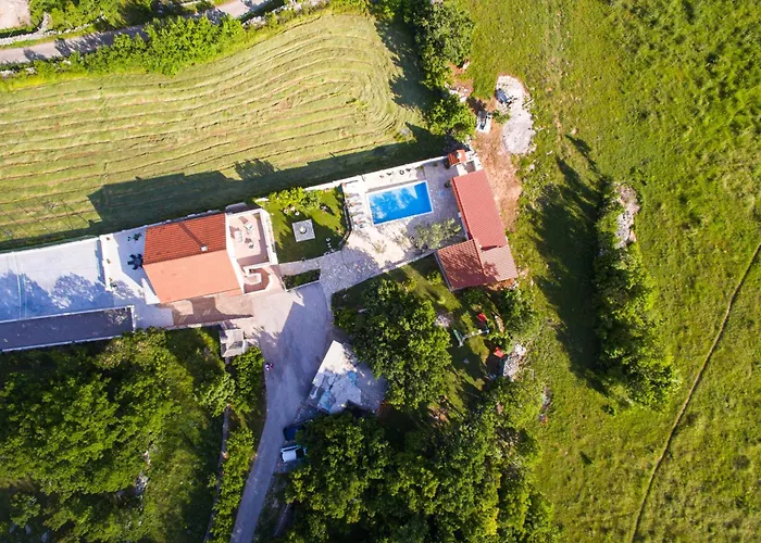 Three-bedroom In Dabar