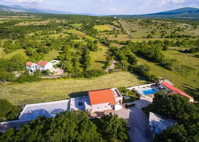 Villa Three-bedroom In