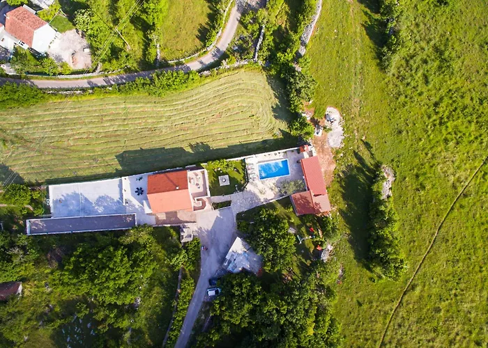 Villa Three-bedroom In Dabar