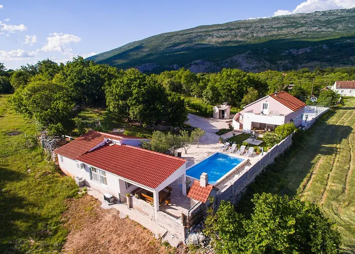 Three-bedroom In Dabar