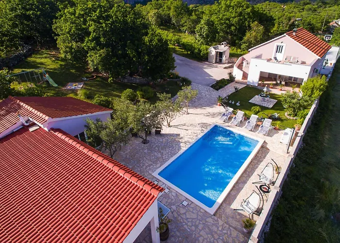Three-bedroom In Villa