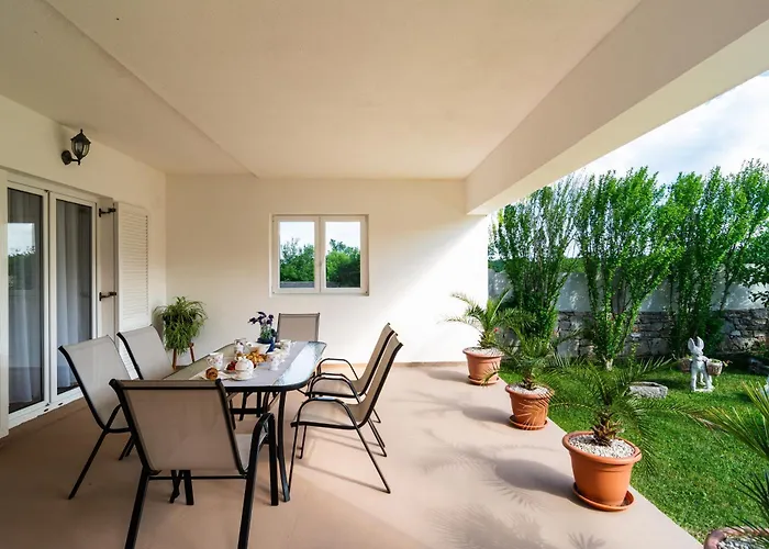 Three-bedroom In Villa Dabar