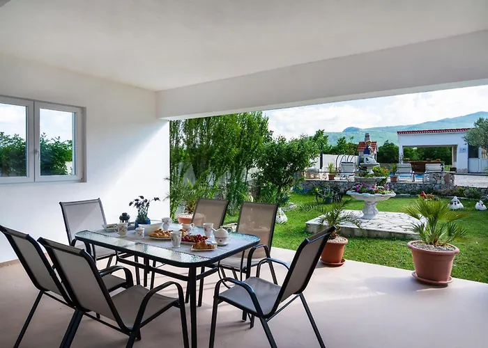 Villa Three-bedroom In