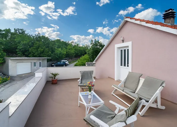 Villa Three-bedroom In *