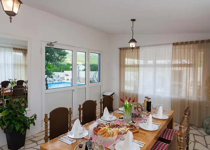 Three-bedroom In Villa *
