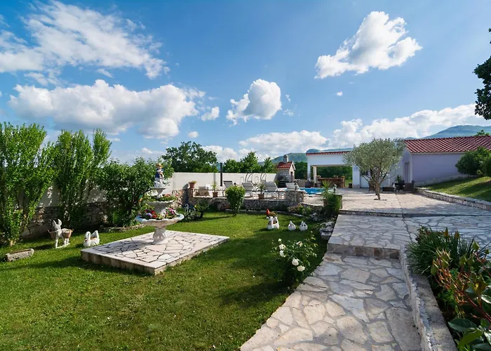 Three-bedroom In Dabar
