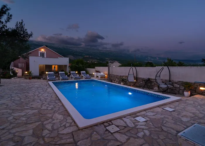 Three-bedroom In Villa Dabar